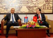 Bộ trưởng Phạm Hồng Hà tiếp Thứ trưởng Bộ Ngoại thương và Đầu tư nước ngoài Cuba